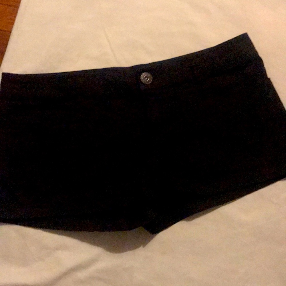 Woman Guess short size 32